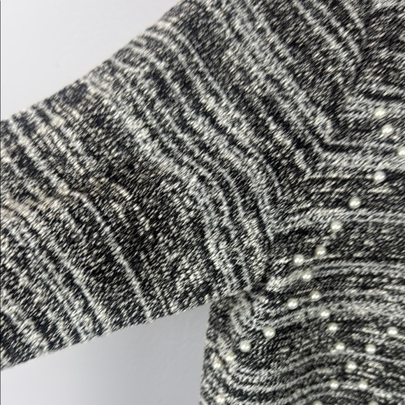 KARL LAGERFELD Pearl Embellished Tweed Knit 3/4 Sleeve Sweater Top Size Medium - Picture 4 of 10